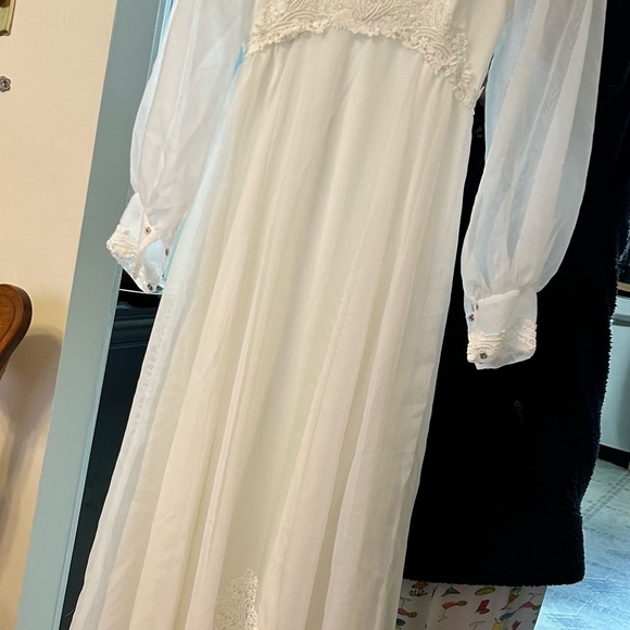 Vintage Wedding Dress - Picture 1 of 9